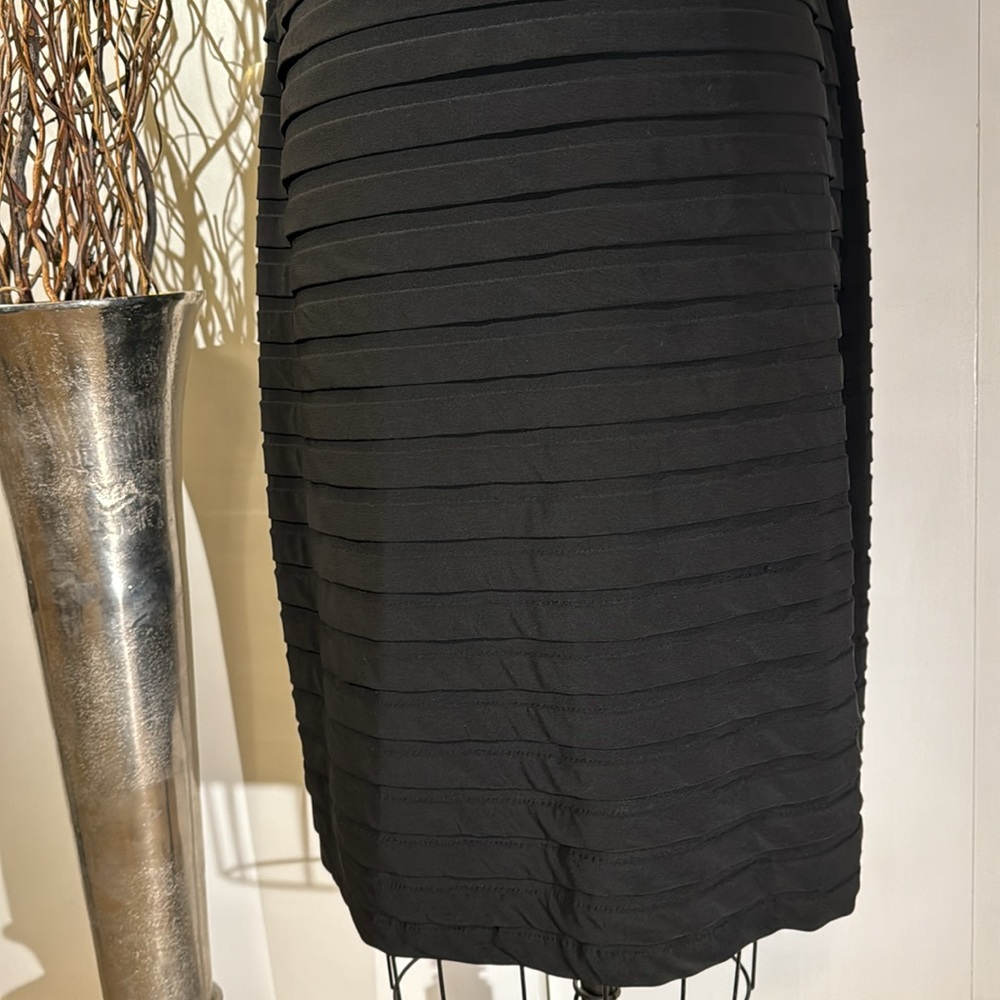 Adriana Papell Cocktail dress with beaded neckline - Picture 3 of 8